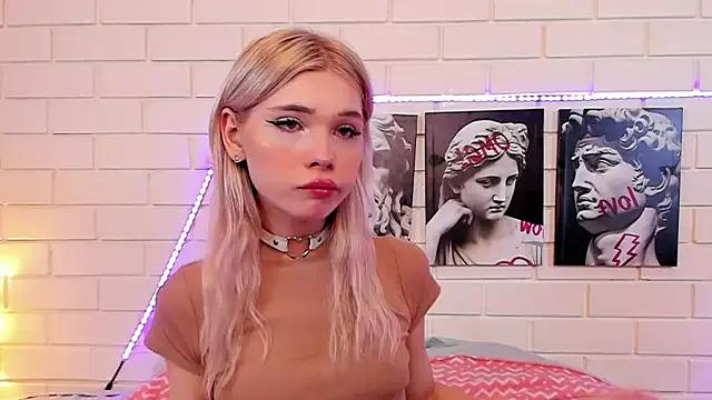 Blondy_Fina from StripChat is Freechat
