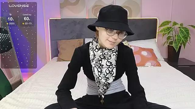 ema_spark from StripChat is Freechat