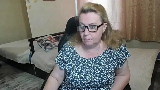 Frau_Marta from StripChat is Freechat