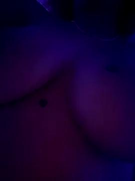 riri_brunnete from StripChat is Freechat
